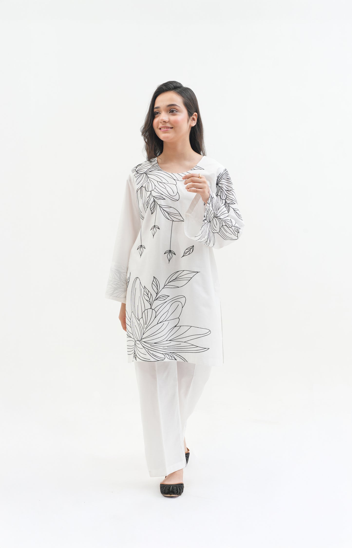2 PIECE EMRODERED LAWN SUIT WHITE KRS-1022