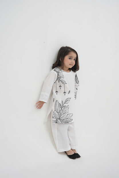 2 PIECE EMRODERED LAWN SUIT WHITE KRS-1022