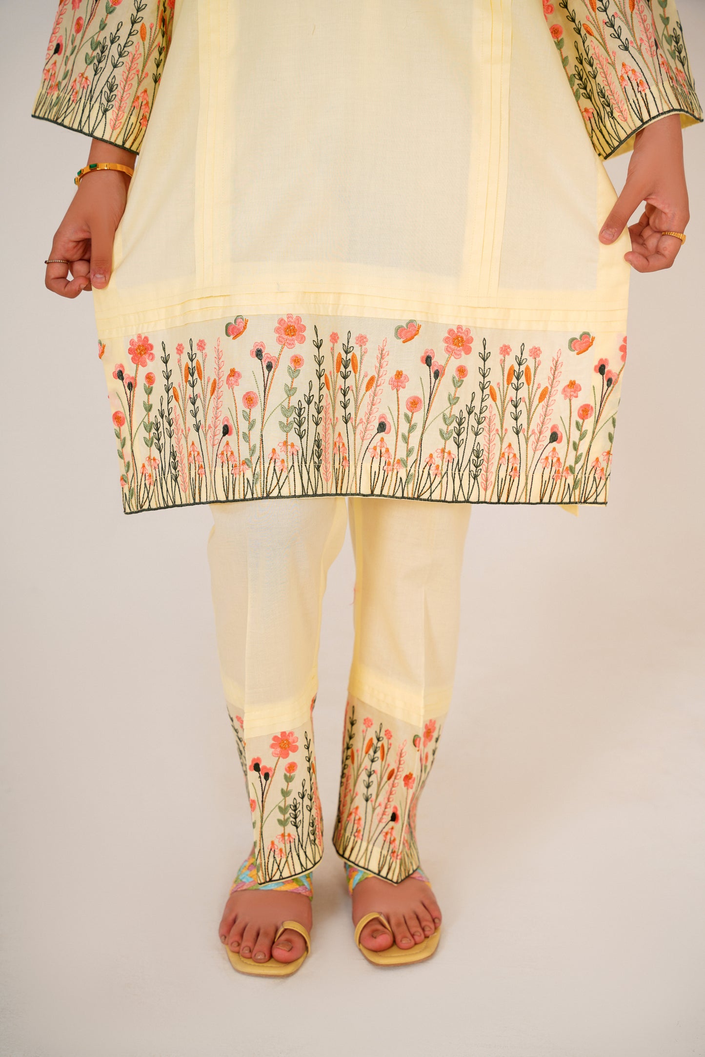 2 PIECE EMBROIDERED LAWN SUIT SINGLE BORDER LEMON 2104
